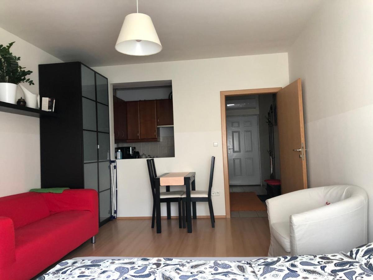 Cozy Apartment In District 8 Budapest Esterno foto
