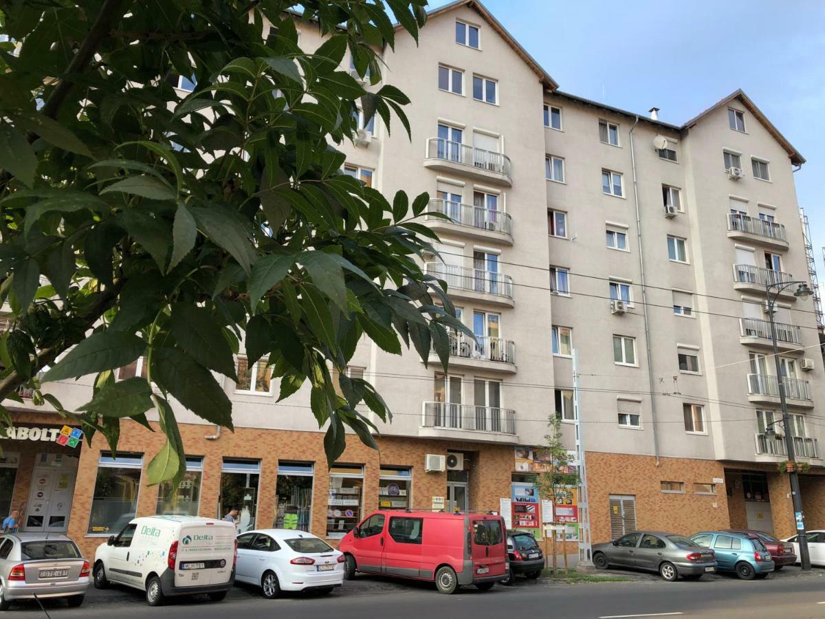 Cozy Apartment In District 8 Budapest Esterno foto